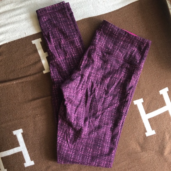 Rare Lulu lemon pattern leggings - Picture 5 of 6